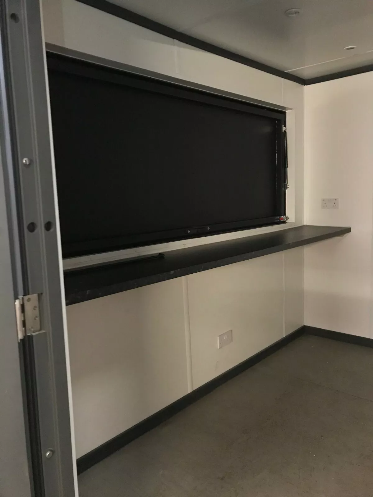 Contentor Bar 10×8 Pés – Solução Compacta para Negócios - Imagem de 3